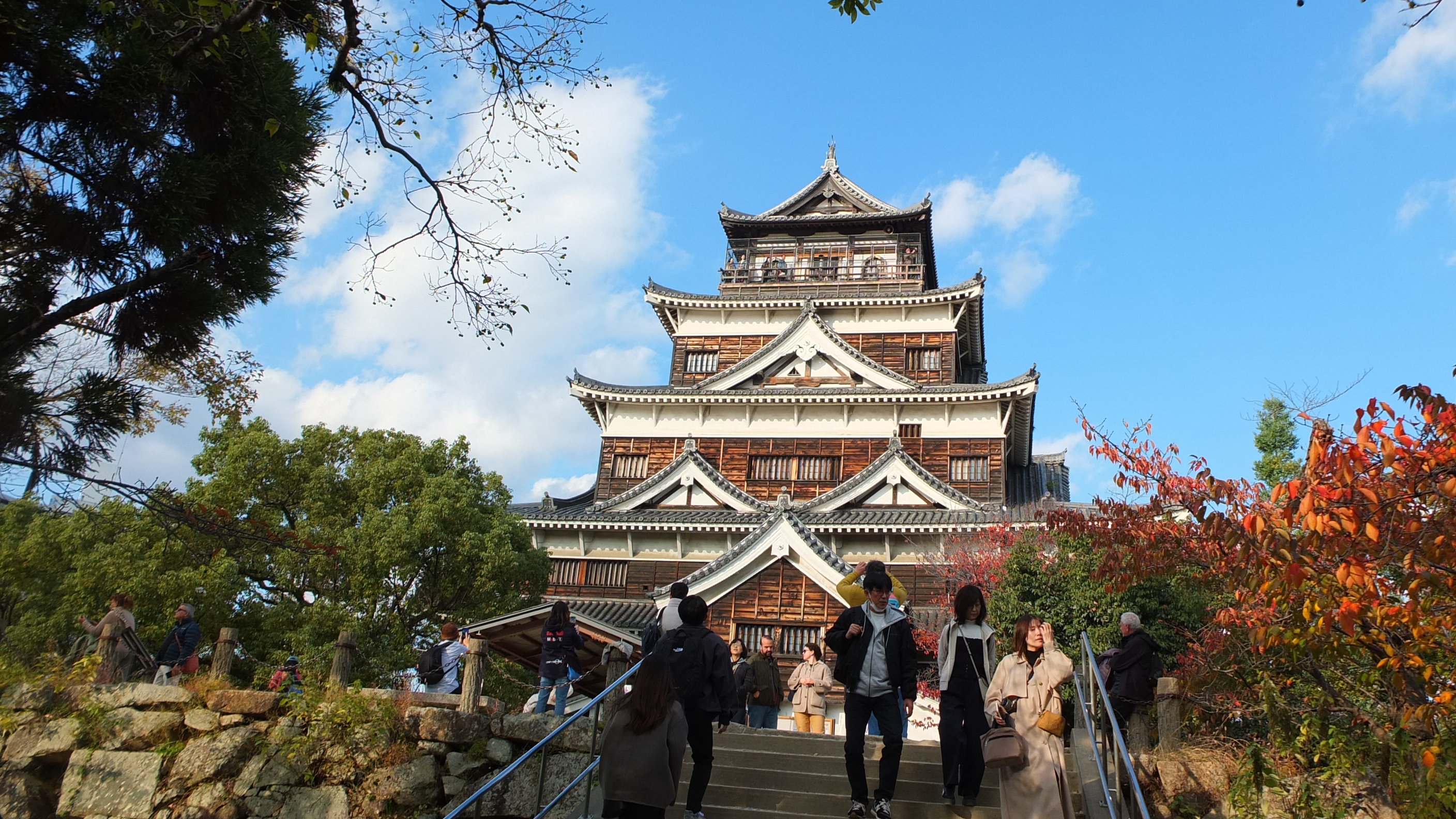 大賑わいの広島城でした